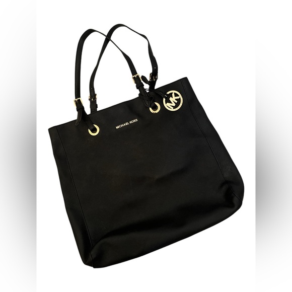 Michael Kors Handbags - Black MICHAEL KORS , MK saffiano leather bag